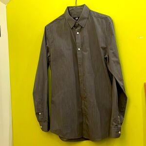 EUC H&M men’s grey dress shirt. Size Small.